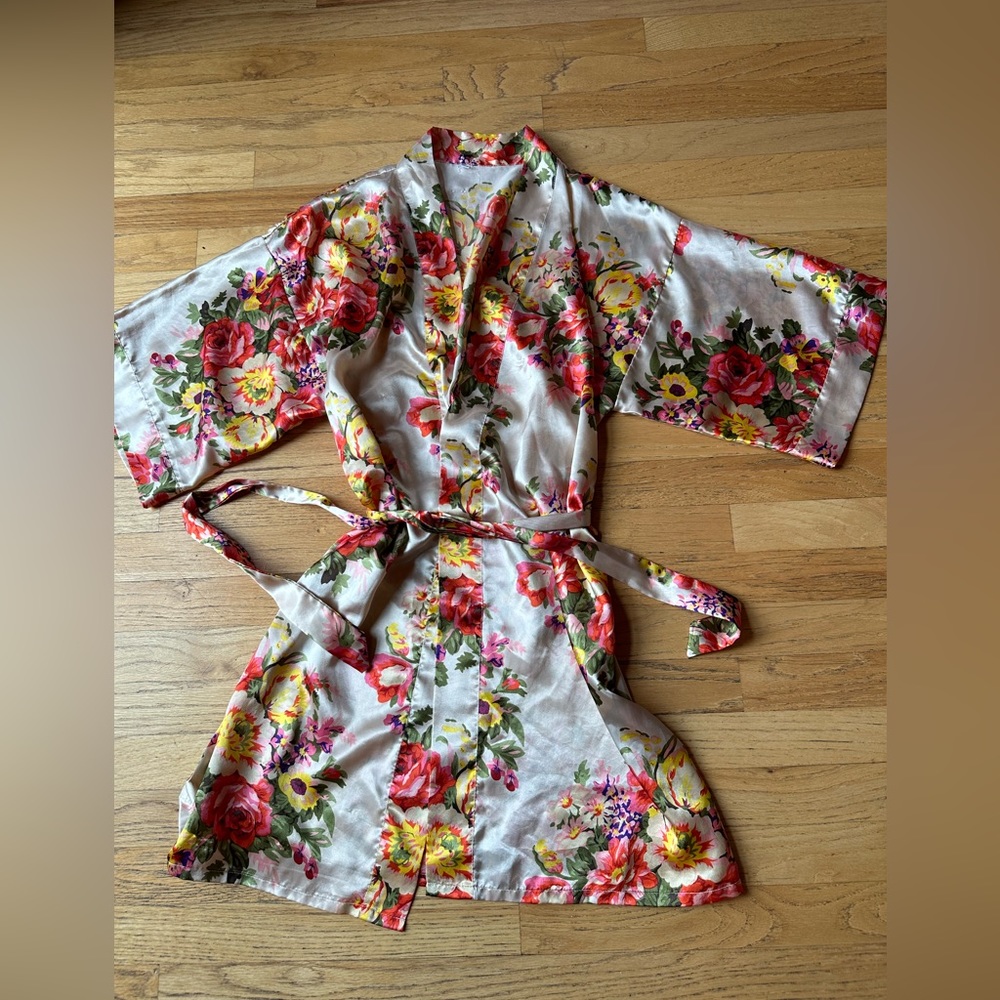 Floral satin robe medium